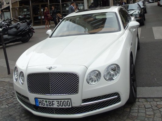 Bentley Flying Spur (4 doors) White